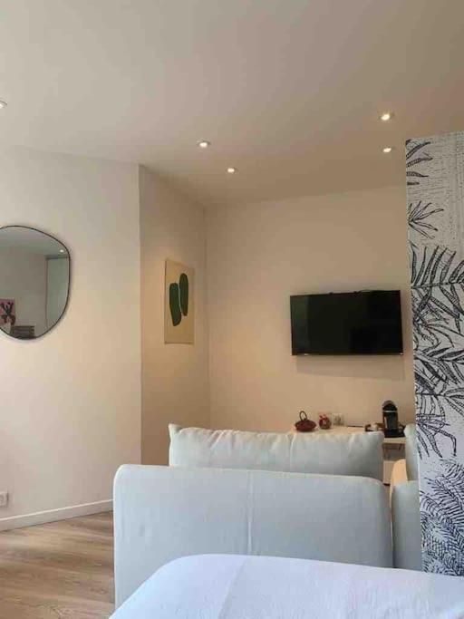 Parisien- Calme Et Lumineux -2 Pax Appartement *